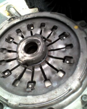 04-22-10_1754.jpg (93.07 KiB) Viewed 5826 times The 284 clutch is a pull-type diaphragm, like the one used in the T-56 six-speed trans used in some 'Vettes and fourth-gen F-bodies. Rare, okay, really RARE. No other tranny used this thing either, so you cannot find it for another application.
