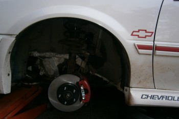 LftFtBrkAssy1a.jpg (1.66 MiB) Viewed 14991 times GTU: That isn't a Muncie 5-speed hiding in there! :)